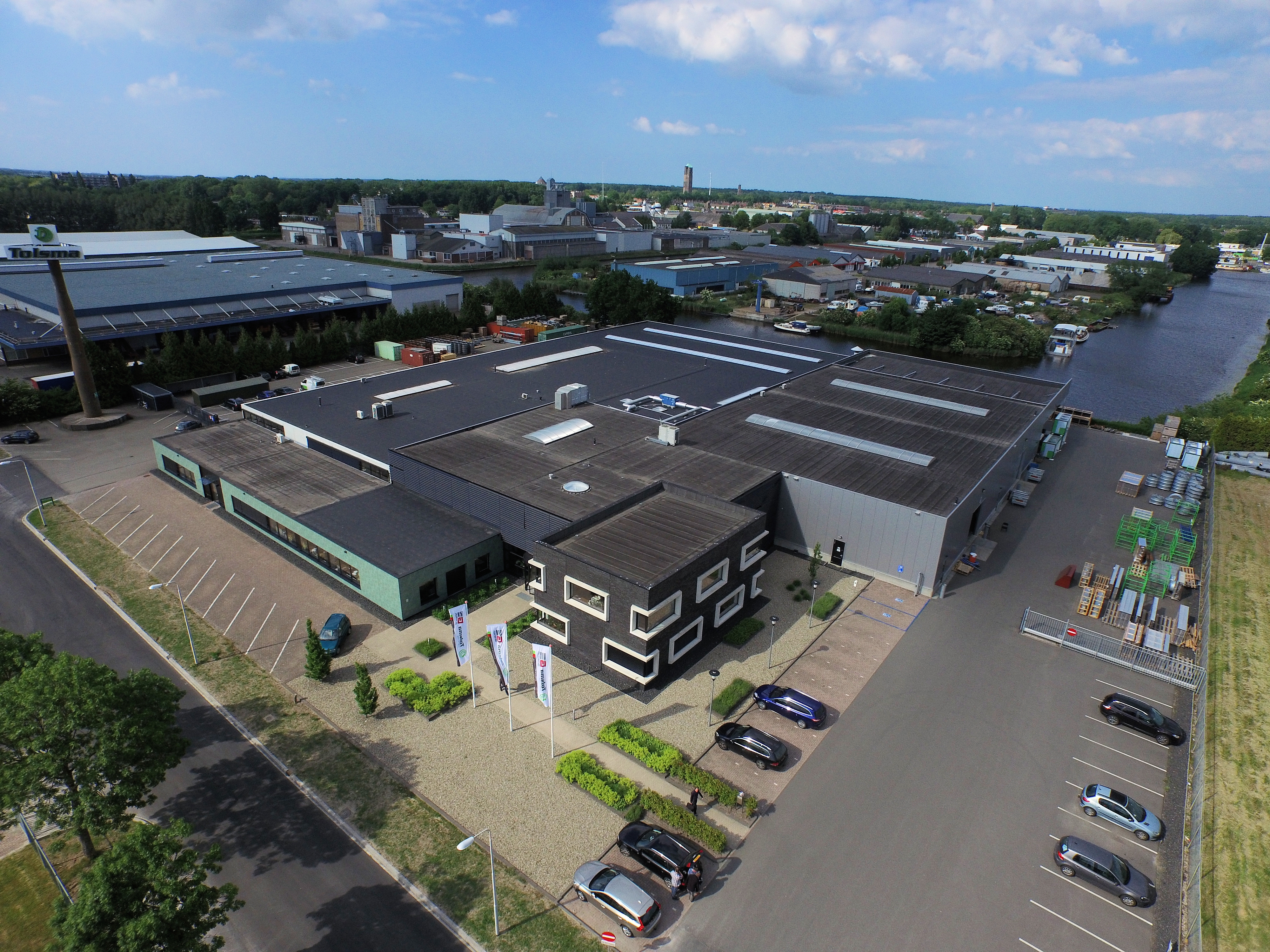 Bedrijfspand-Tolsma.jpg Bedrijfspand-Tolsma.jpg